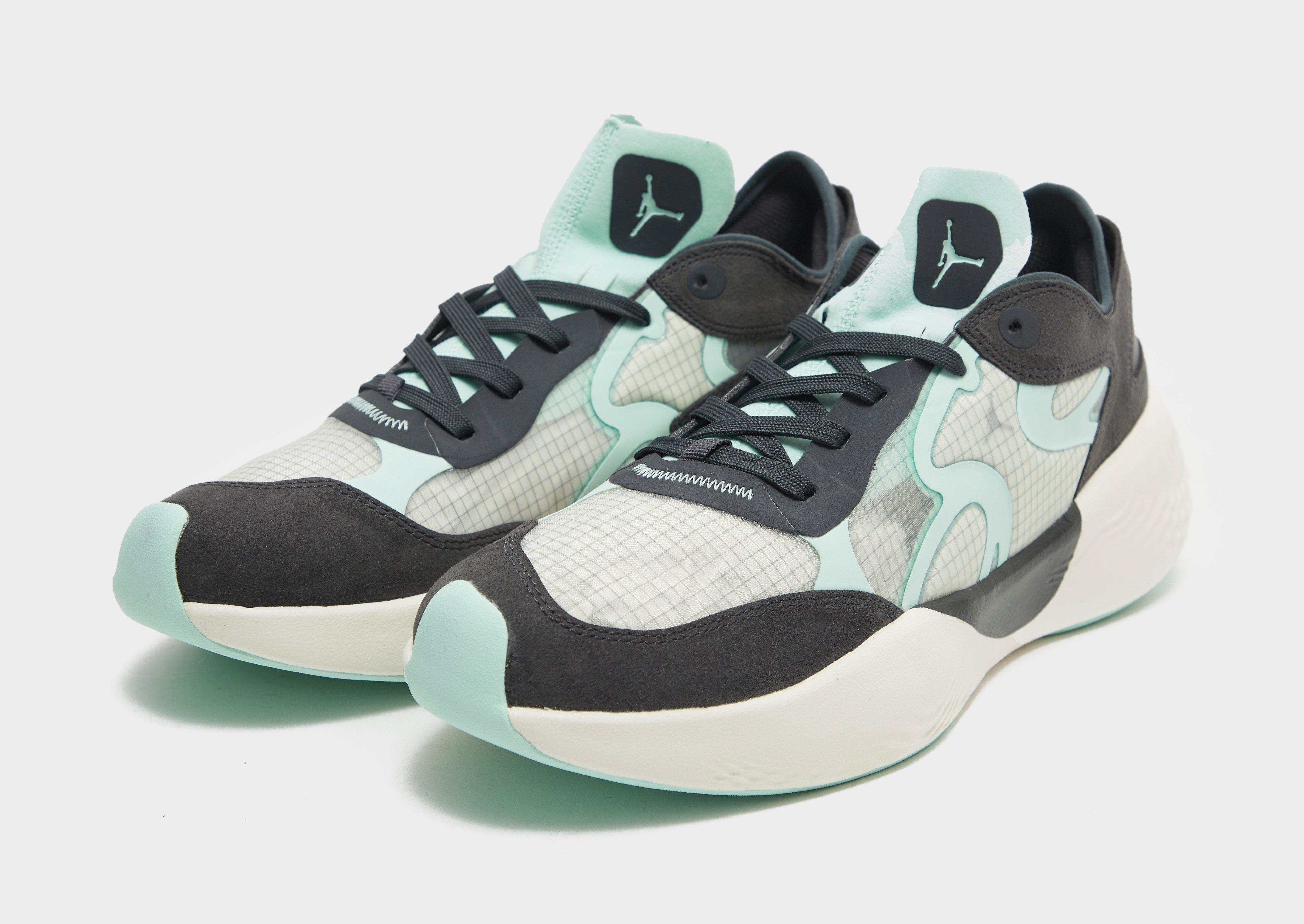 Air Jordan Delta 3 Low Gris Suisse